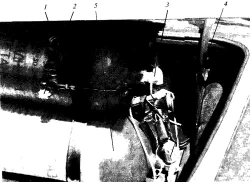 Рис. 4.13. Монтаж арматуры баллонов КПГ: 1 - заправочное устройство; 2 - заправочный вентиль; 3 из…