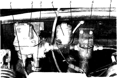 Рис. 4.17. Расположение элементов высокого давления системы питания КПГ: 1 - трубопровод низкого…