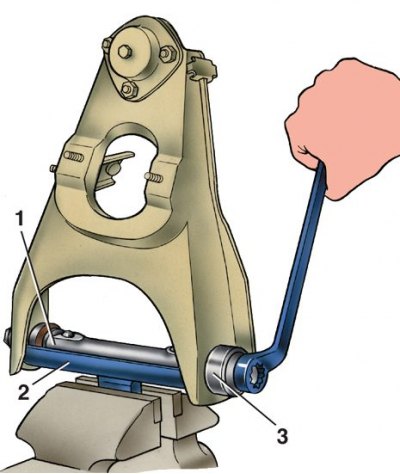 1. Монтирайте го на дорника 3 (виж фиг. Изтласкване на ставите на долната част на ръката) и…