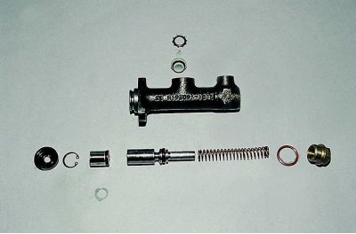 С помощта на теглич или тънка отвертка отстранете задържащия пръстен...