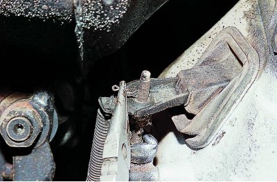 Изключваме опъващата пружина.