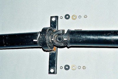 Внимание! За да не нарушим баланса, преди да разглобим карданната трансмисия, нанасяме маркировки с…