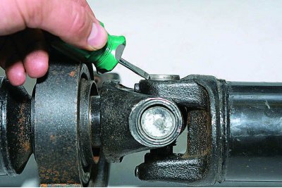 Инсталираме устройството (вижте Приложения) върху вилицата на пантата и натиснете игления лагер в…