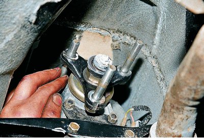 Новите съединители се доставят за продажба, затегнати с монтажна скоба. Монтираме съединителя върху…