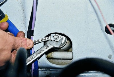 За работата е необходима яма за наблюдение или асансьор.