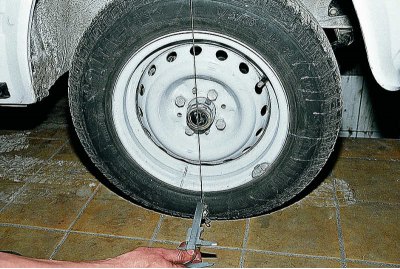 Ъгълът на наклон се определя от разликата в разстоянията от отвеса до горната и долната точка на…