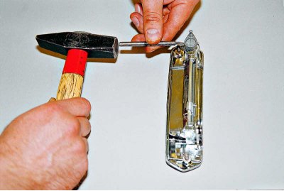 Отстраняваме гуменото уплътнение от дръжката.