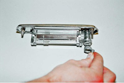 Избиваме заключващия щифт...