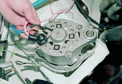 За по-голяма яснота показваме операцията по смяна на четките на свален генератор, но те могат да…