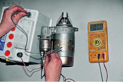 Прилагаме 12 V напрежение към релейния изход,...