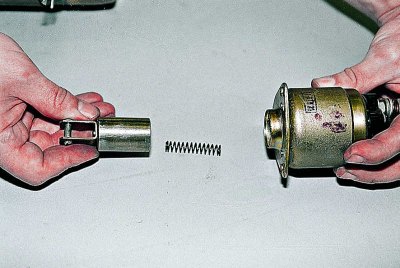 ...и свалете тяговото реле.