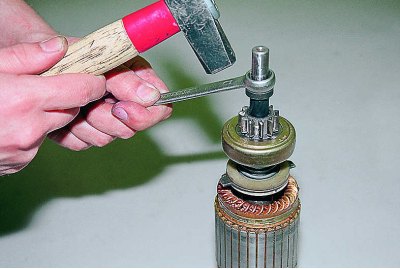 Зъбното колело трябва да се върти лесно в едната посока и да не се върти в другата и не трябва да…