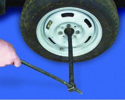Install the steering knuckle in the reverse order of removal, taking into account the following.