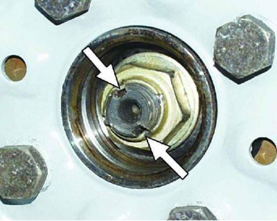 1. Once you have lowered the vehicle to the ground, tighten the hub nut to 225–250 N·m (22.5–25…