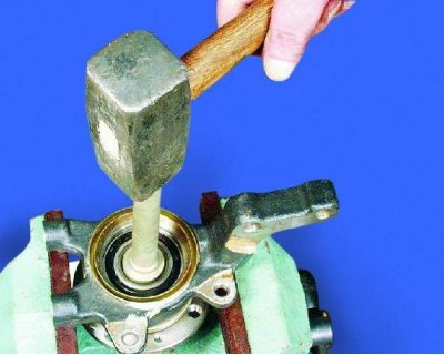 1. Remove the steering knuckle from the vehicle (see subsection 6.1.5.).