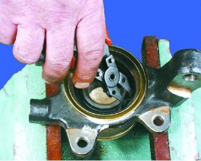 When pressing in a bearing, force must be applied only to its outer ring, otherwise the bearing may…