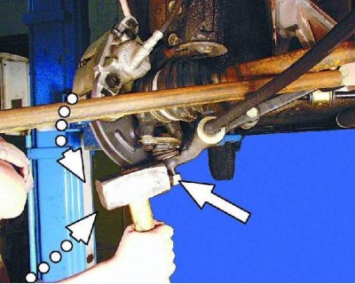 Note: Suspension arm ball joint puller.