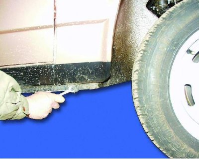 1. Remove the bulb holder from the turn signal repeater through the wheel well and unscrew the two…
