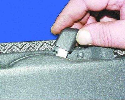 Replacing the rear seat back locks