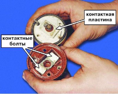 28. Від'єднайте за допомогою паяльника обидва виведення обмоток від клем тягового реле.
