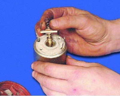 30. Зніміть кільце ущільнювача.