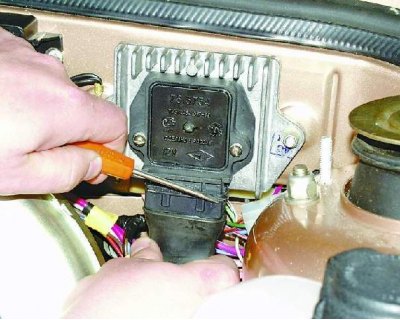 Данный метод проверки позволяет проверить, подает ли коммутатор управляющие импульсы на катушку…