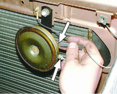 1 – fixarea firului de împământare; 2 – suport; 3 – fire «+»; 4 – fir de împământare «–»; 5 –…