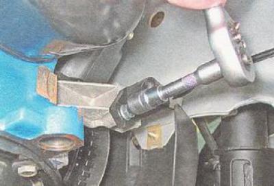 3. Using a 10 mm socket wrench, unscrew the crankshaft position sensor mounting bolt.