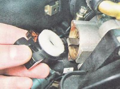 2. Remove the sensor from the throttle valve axis. The connection between the sensor and the…