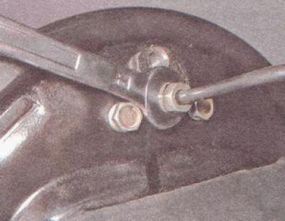 4. Finally, unscrew the brake pipe nipple using a 10 mm open-end wrench.
