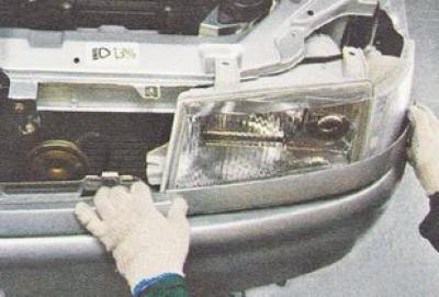 9. Slightly tilting the upper edge of the trim forward, we remove its lower part from engagement…