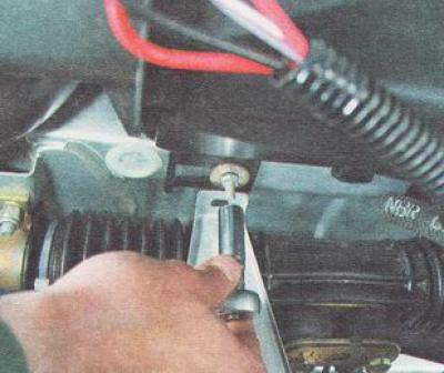 19. Using a 10 mm deep-head socket wrench, unscrew the nut of the lower right heater mount.