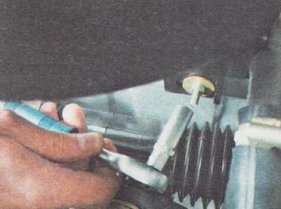 20. Using the same key, unscrew the nut of the left lower heater mount.