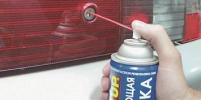 ...замочные скважины замков дверей.