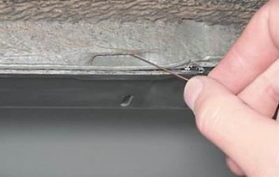 ...порогах кузова...