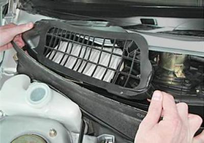 Где находится фильтр салона 2110 Cabin filter - replacement (VAZ-2112 "LADA" 1999-2007 / Body / Ventilation and h