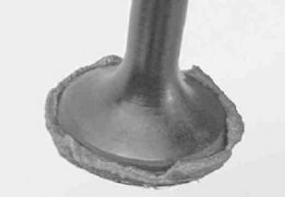 6. Наносимо на робочу кромку клапана притиральну пасту.