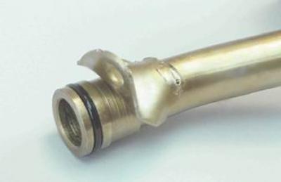 Note: The connection between the oil intake and the pump is sealed with a rubber ring.