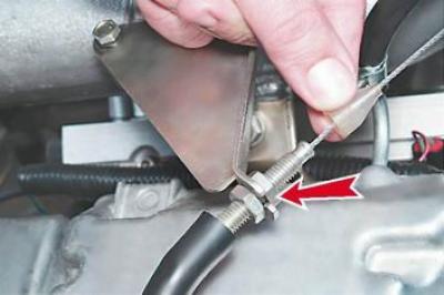 Как снять тросик газа калина Throttle valve - replacing the drive cable (VAZ-2114 "Samara-2" 2004-2013 / Powe