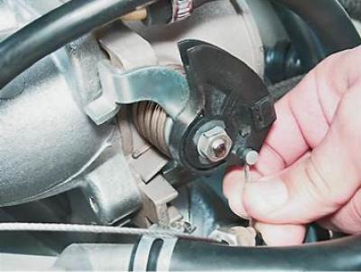 Как снять тросик газа калина Throttle valve - replacing the drive cable (VAZ-2114 "Samara-2" 2004-2013 / Powe