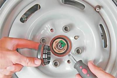 Как открутить ступичную гайку 2114 Front wheel bearing - replacement (VAZ-2114 "Samara-2" 2004-2013 / Chassis / Whe