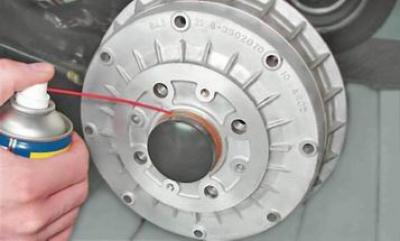 Как снять барабан с заднего колеса Brake drum - removal and installation (VAZ-2114 "Samara-2" 2004-2013 / Chassis /