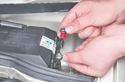 Как поменять трос капота ваз 2114 Hood lock drive rod - replacement (VAZ-2114 "Samara-2" 2004-2013 / Body / Exteri