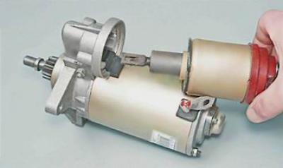 4. Remove the traction relay from the starter (in this case it is necessary to disconnect the relay…