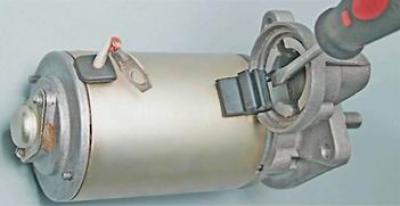 8. Using a screwdriver, rest against the upper part of the front cover of the starter, pry up the…