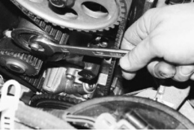4. Loosen the tension roller mounting nut.