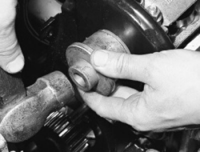 8. …и запрессуйте до упора с помощью подходящей оправки,