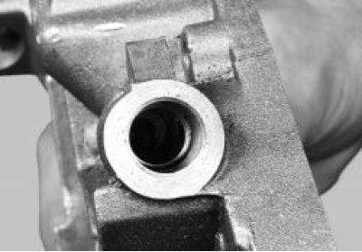 20. Replace the pressure relief valve if it has burrs or deep scratches.
