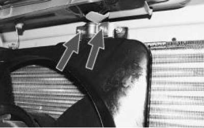 5. Disconnect the wiring harness connector from the fan motor.