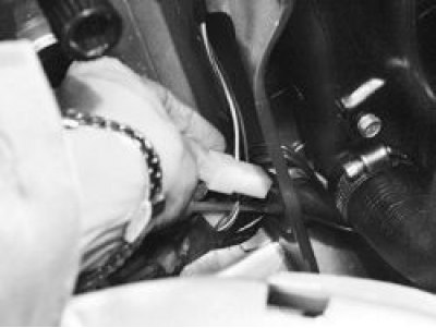 6. Tilt the casing with the electric fan towards the engine and remove it from the engine…